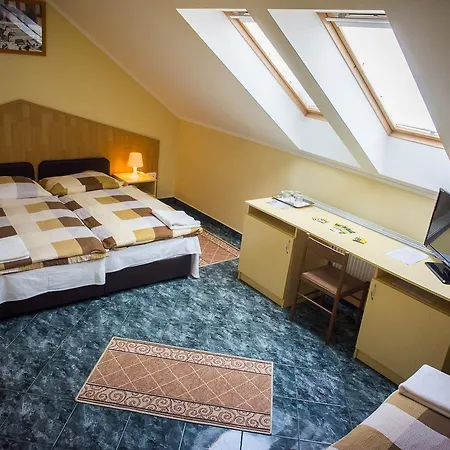 Civis Szallashely Bed and Breakfast 3*