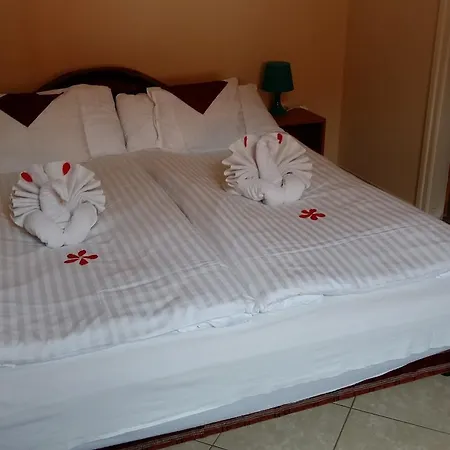 Civis Szallashely Bed and Breakfast Ντέμπρετσεν