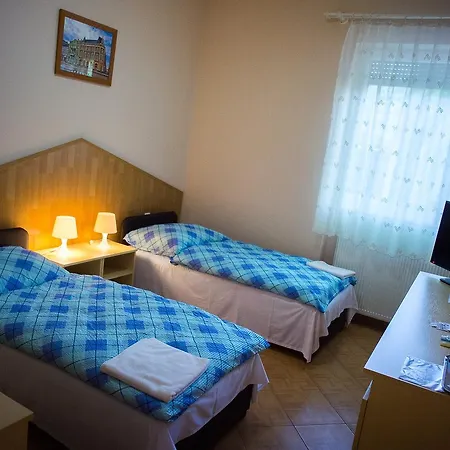 Civis Szallashely 3*