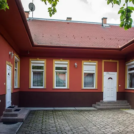 Civis Szallashely Bed & Breakfast Debrecen